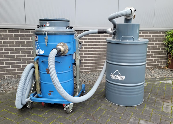 De set bestaat uit een 100 liter oliezuiger en een 200 liter oliedrum