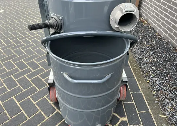 Industriële stofzuiger HEPA 100 Liter Rentimo Huren container