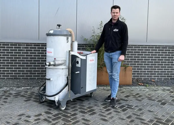 Industriële stofzuiger 5,5 kW 100 liter huren Rentimo zijkant