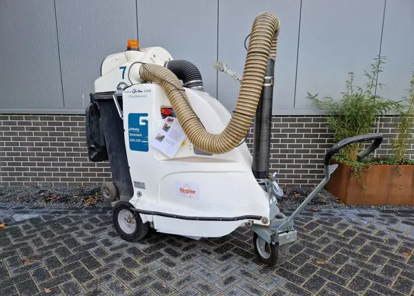 Straatveger 240 liter huren Rentimo voorkant