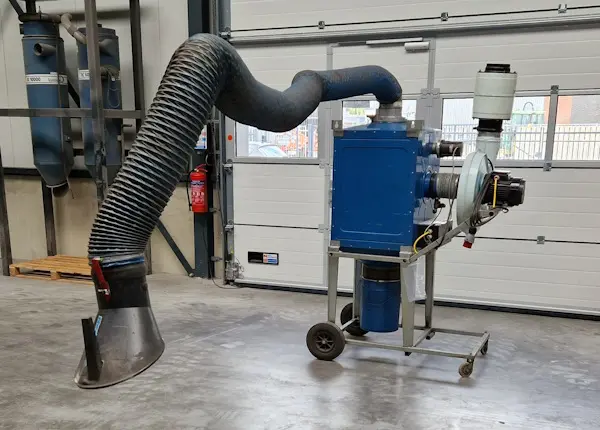 Deze afzuigunit is perfect voor het afzuigen van lasrook, lijmdamp en slijpstof