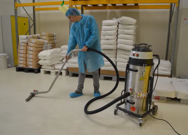 Industriële stofzuiger 230 Volt 20 Liter Rentimo Huren praktijk